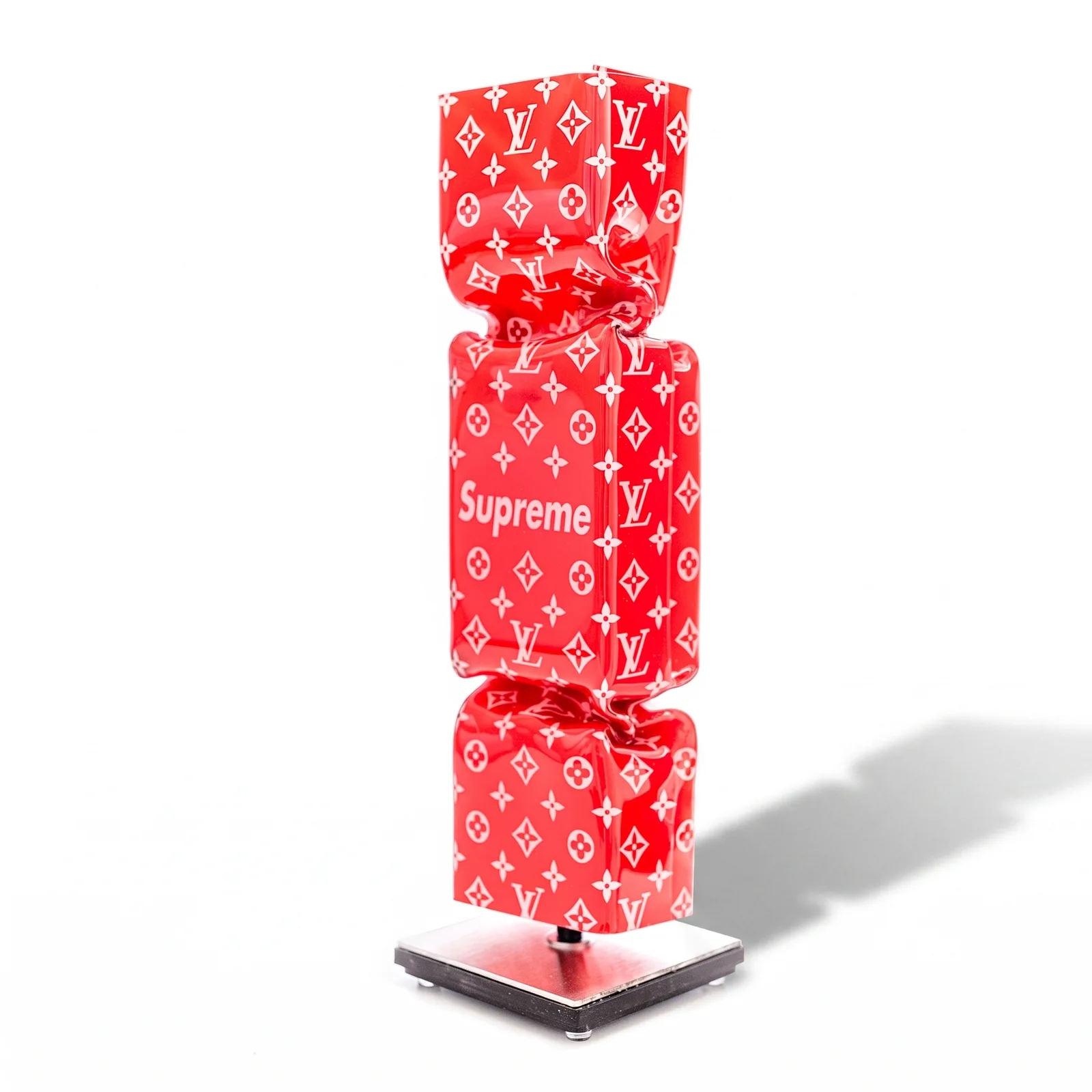 Art Candy Toffee Hommage to Louis Vuitton Supreme Rood – Ad van Hassel