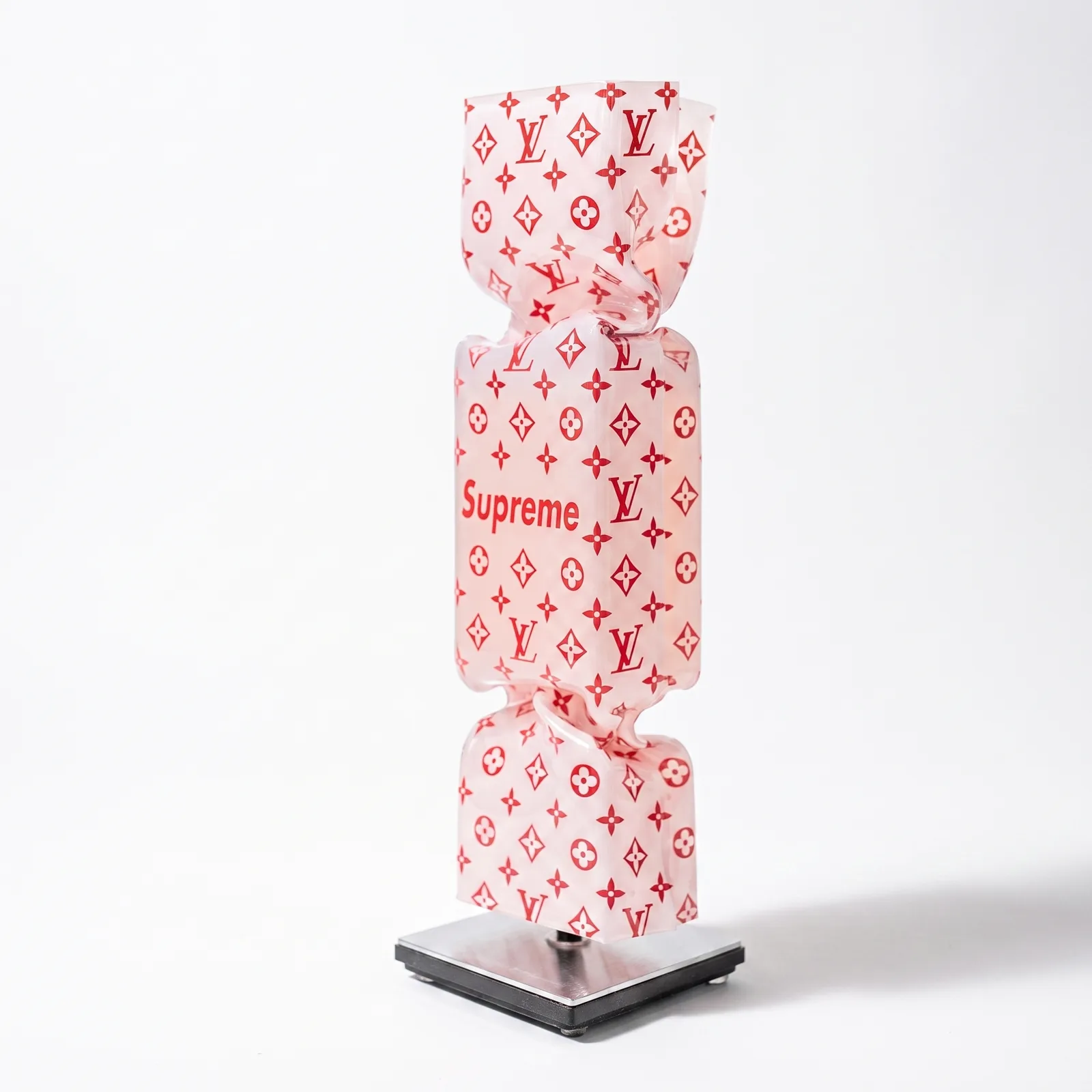 Art Candy Toffee Hommage to Louis Vuitton Supreme Wit – Ad van Hassel