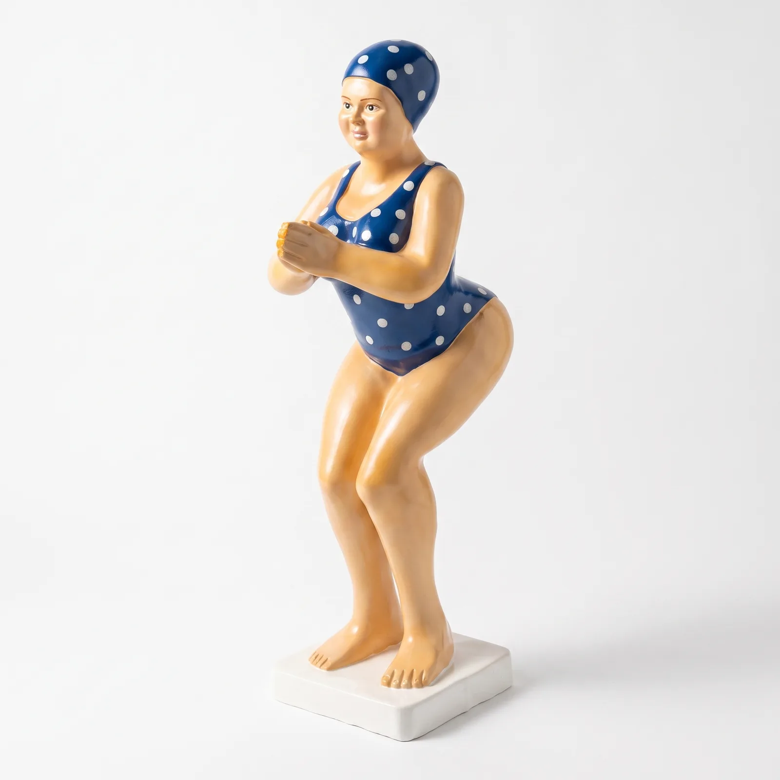 Duikende Dame Beeld 110cm – Blauw met Witte Bollen Tuinbeeld