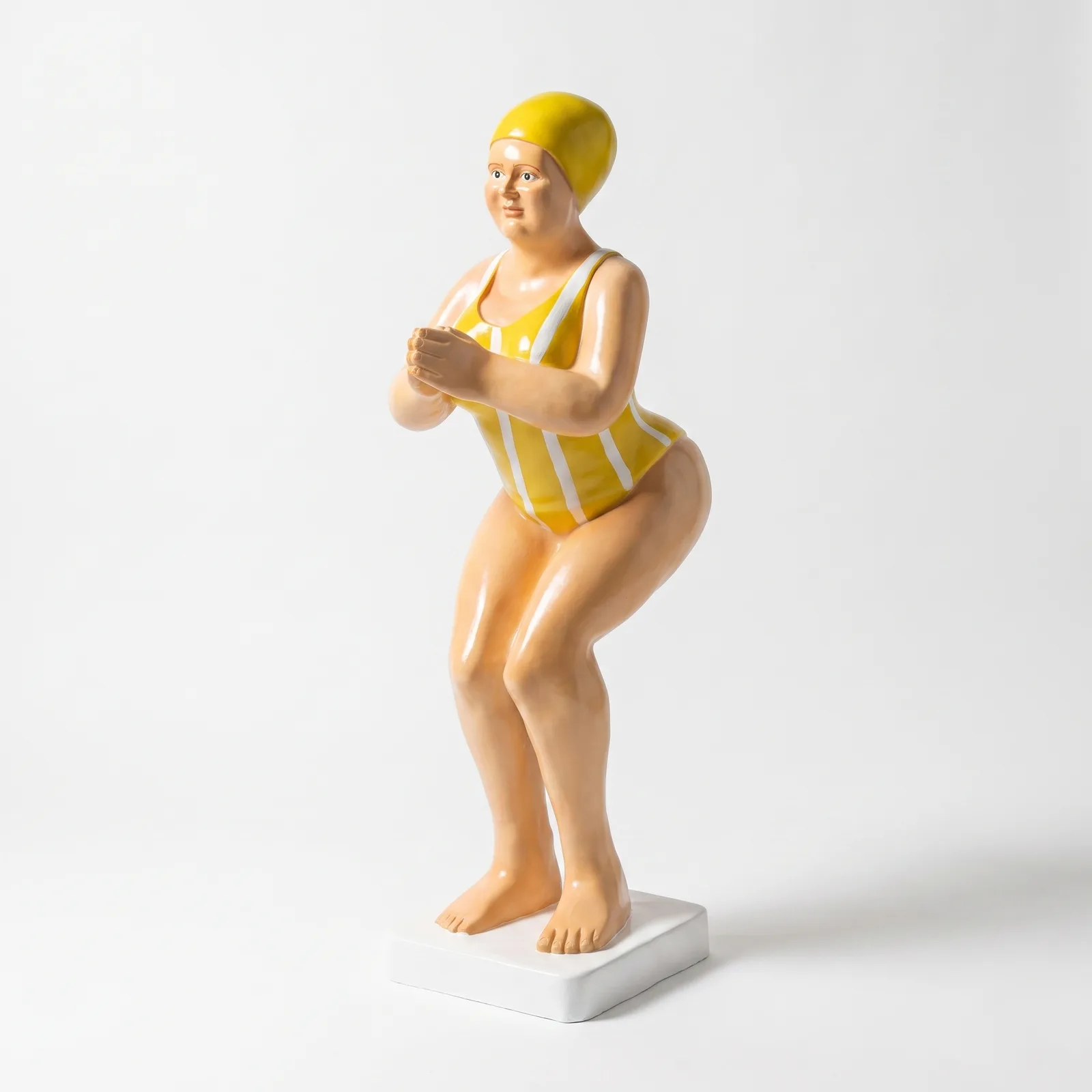 Duikende Dame Beeld 110cm – Geel met Witte Strepen Tuinbeeld