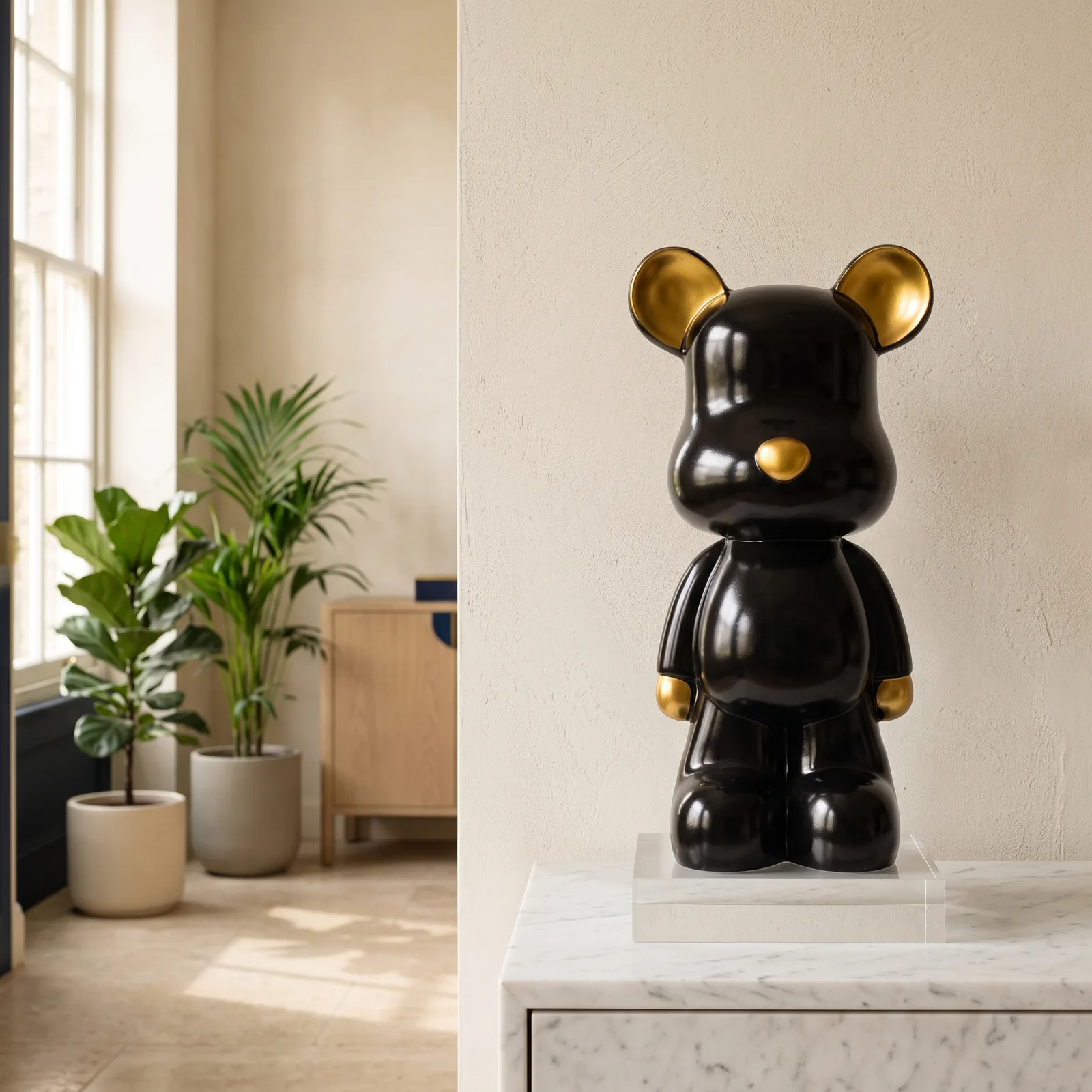 Teddybeer Beeld 48cm Staand Zwart Goud – Luxe Decoratie — sfeerbeeld in interieur